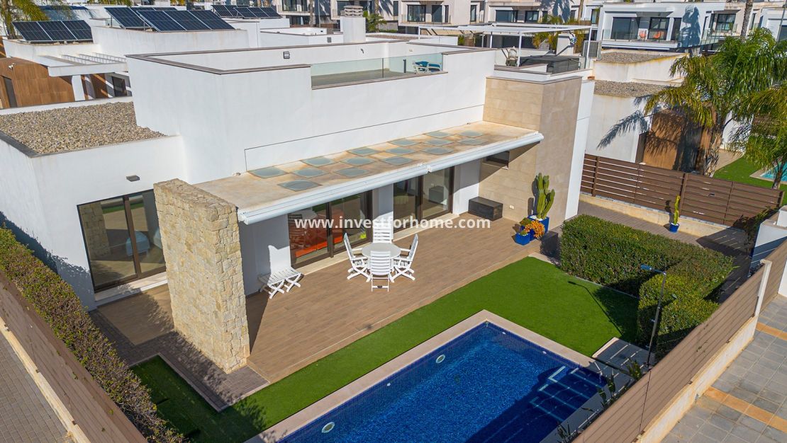 Vente - Villa - Orihuela Costa - Vistabella Golf