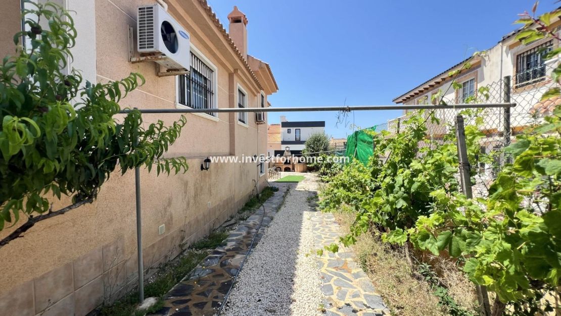 Vente - Villa - Torrevieja - aguas nuevas