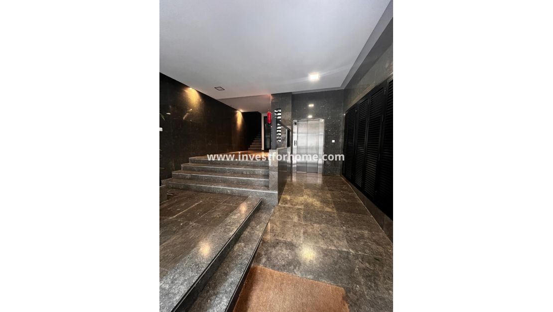 Verkoop - Appartement - Torrevieja - Centro - Muelle Pesquero