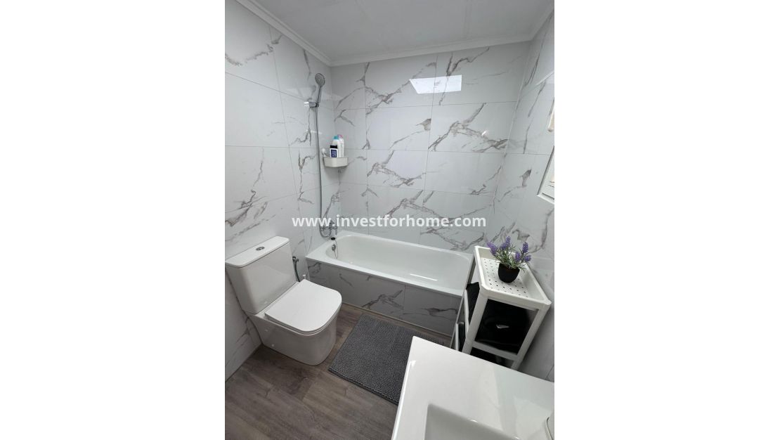 Verkoop - Appartement - Torrevieja - Centro - Muelle Pesquero