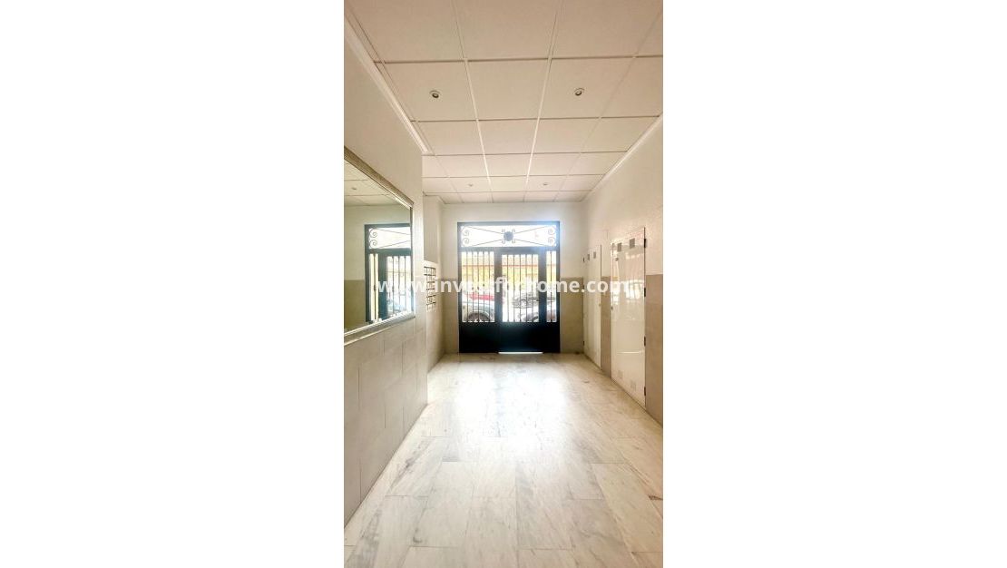 Verkoop - Appartement - Torrevieja - Centro