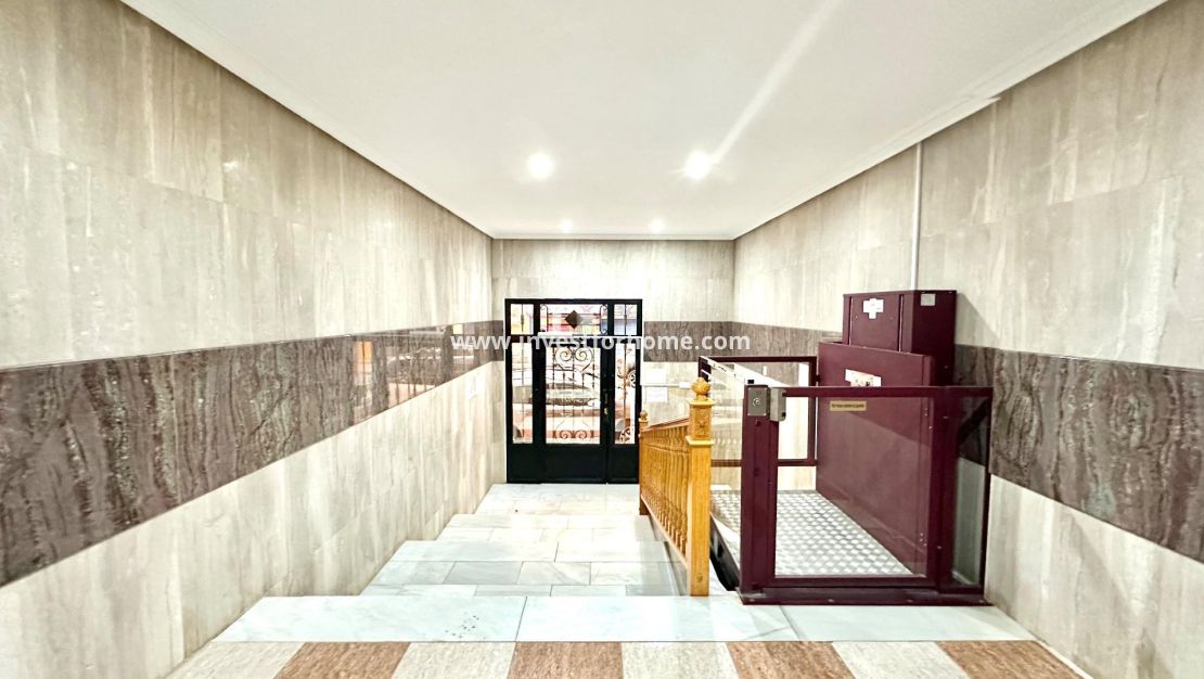 Verkoop - Appartement - Torrevieja - Centro