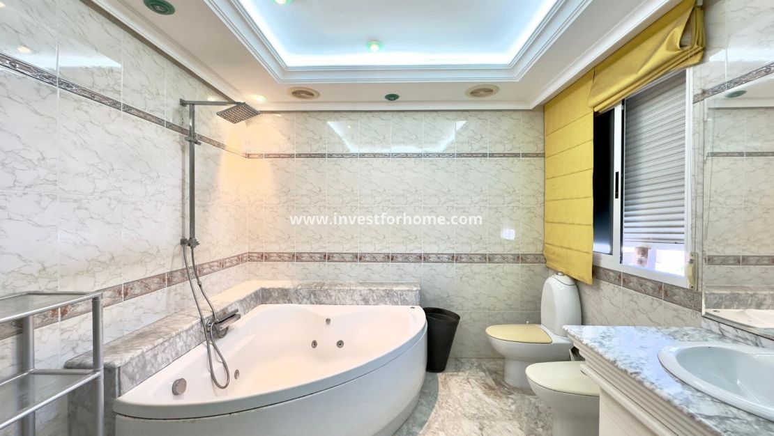 Verkoop - Appartement - Torrevieja - Centro