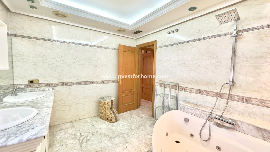 Verkoop - Appartement - Torrevieja - Centro