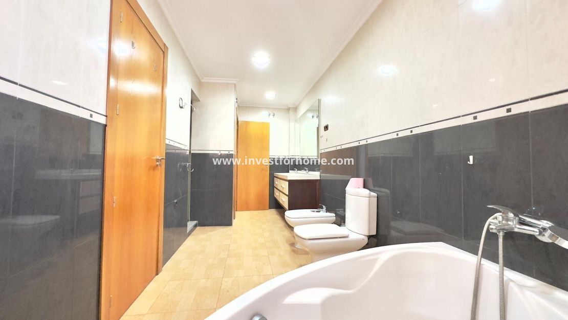 Verkoop - Appartement - Torrevieja - Centro