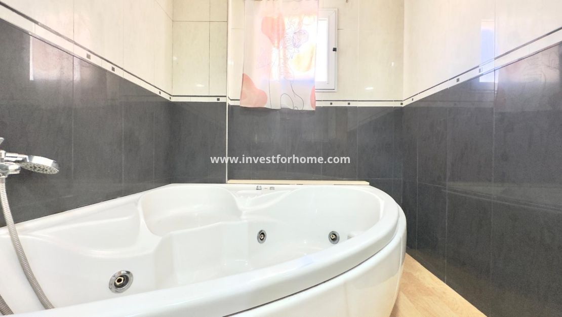 Verkoop - Appartement - Torrevieja - Centro