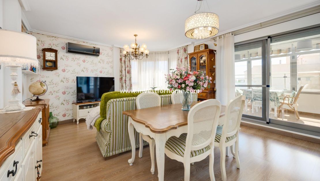 Verkoop - Appartement - Torrevieja - Centro