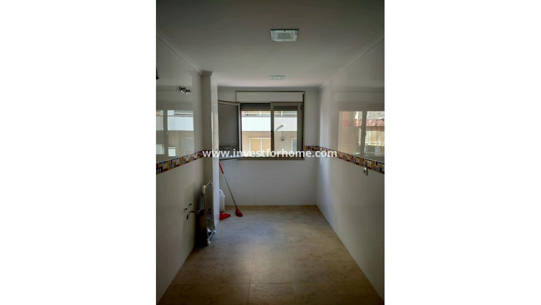 Verkoop - Appartement - Torrevieja - Estacion De Autobuses