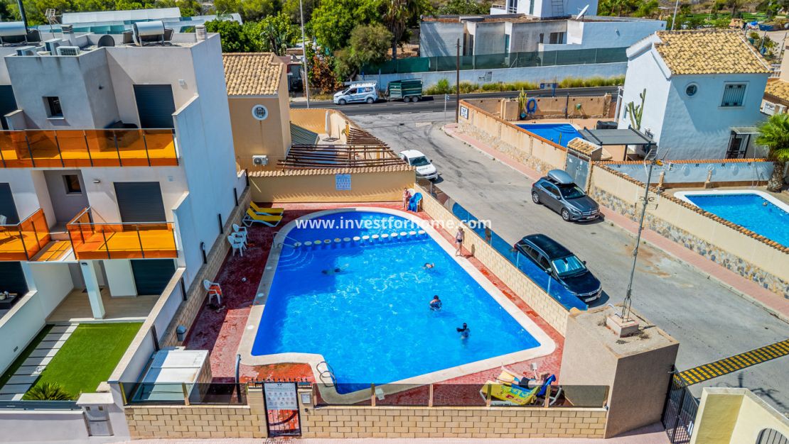 Verkoop - Bungalow - Orihuela Costa - Costa Blanca