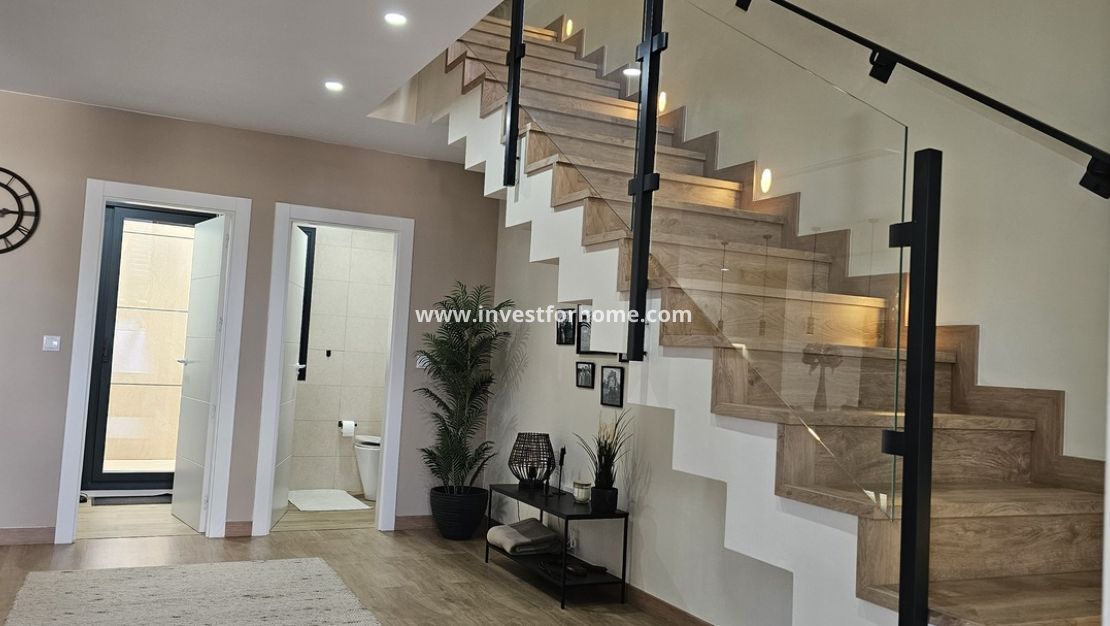 Verkoop - Villa - Dolores - Sector 4