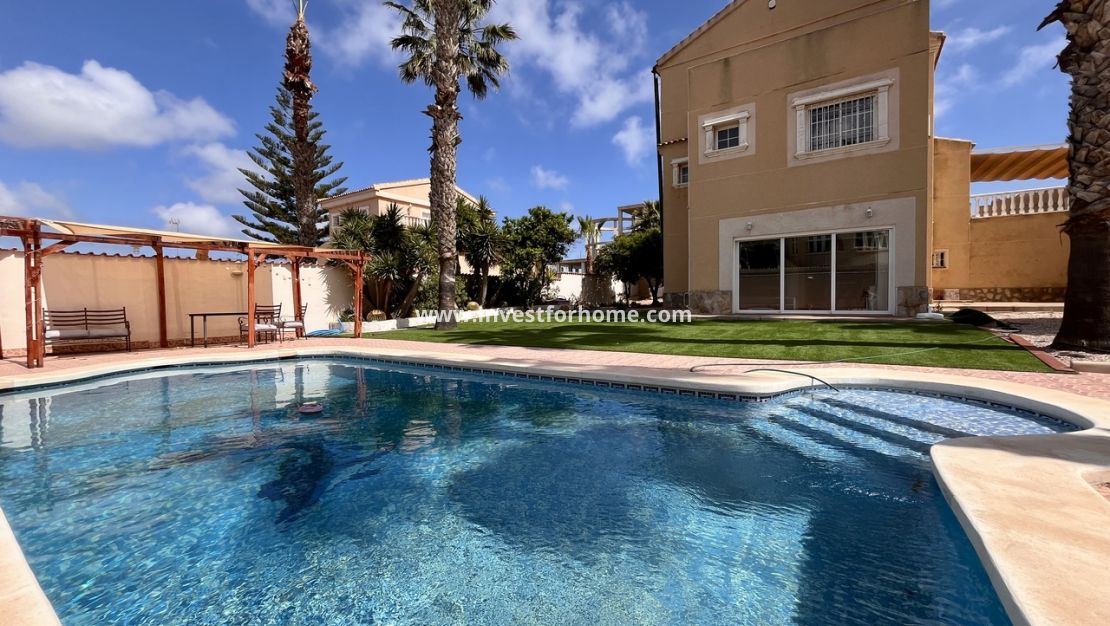 Verkoop - Villa - Orihuela Costa - Costa Blanca