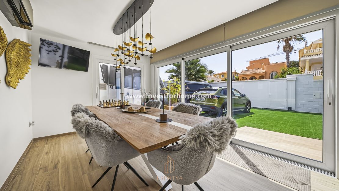 Verkoop - Villa - Orihuela Costa - La Zenia