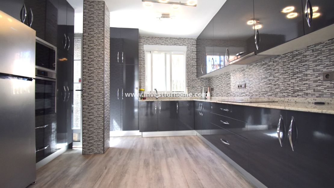 Verkoop - Villa - Orihuela Costa - Playa Flamenca