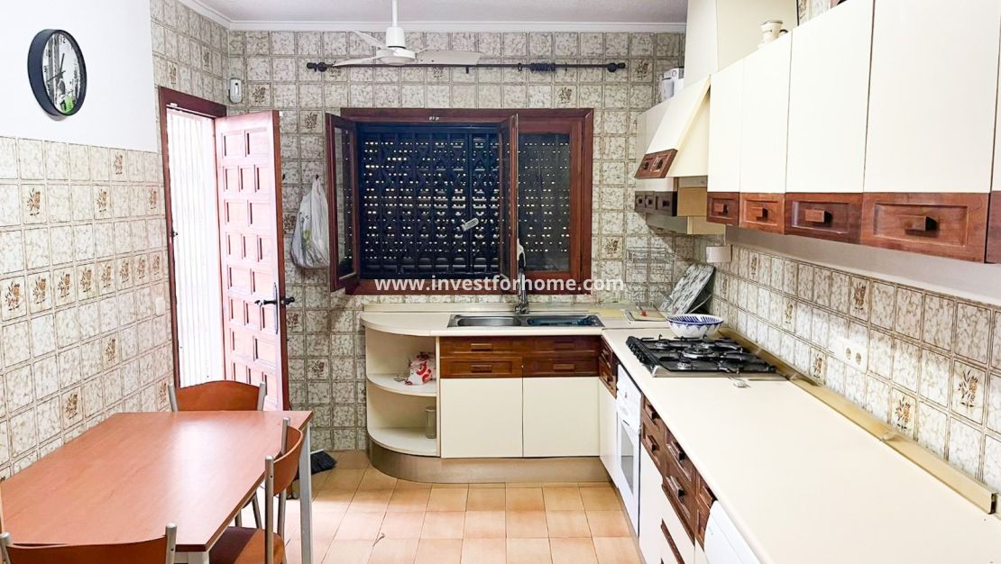Verkoop - Villa - Orihuela Costa - Punta Prima
