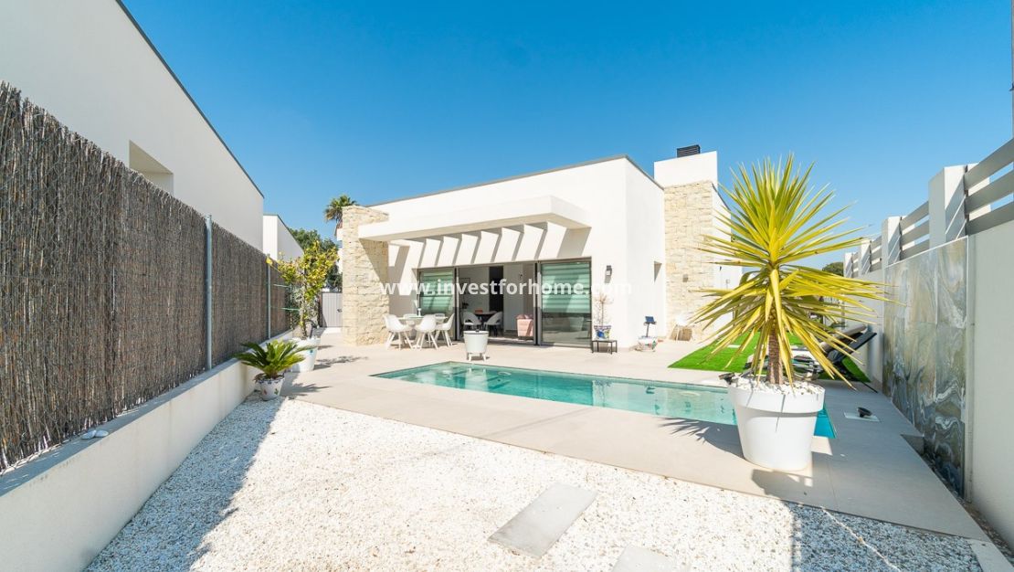 Verkoop - Villa - Orihuela Costa - Villamartin Golf
