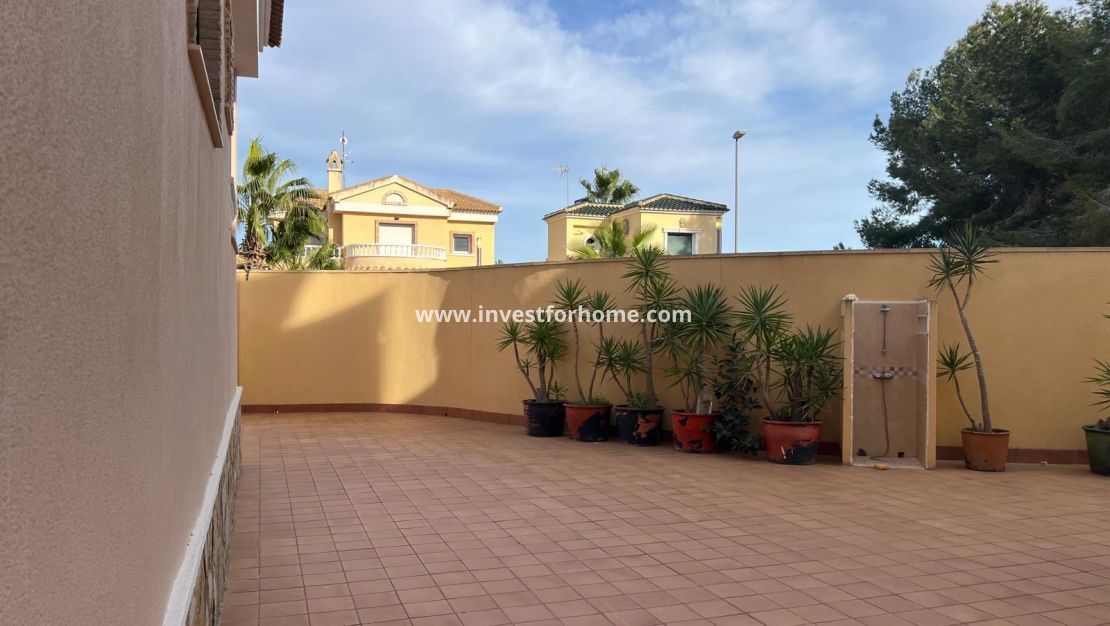 Verkoop - Villa - Orihuela Costa - Villamartín-las Filipinas