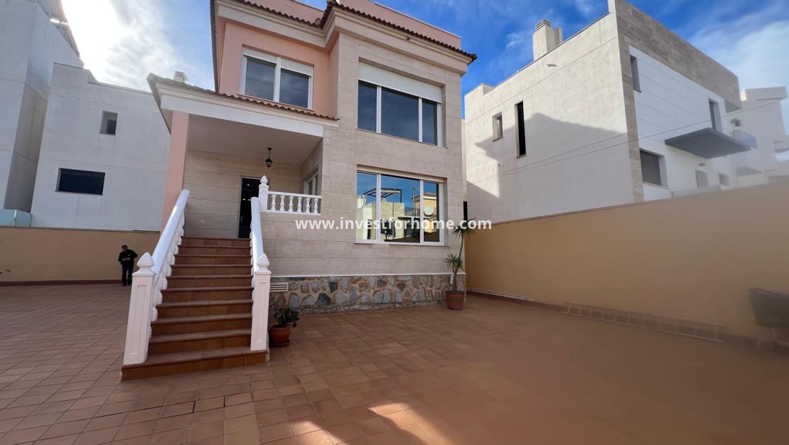 Verkoop - Villa - Orihuela Costa - Villamartín-las Filipinas