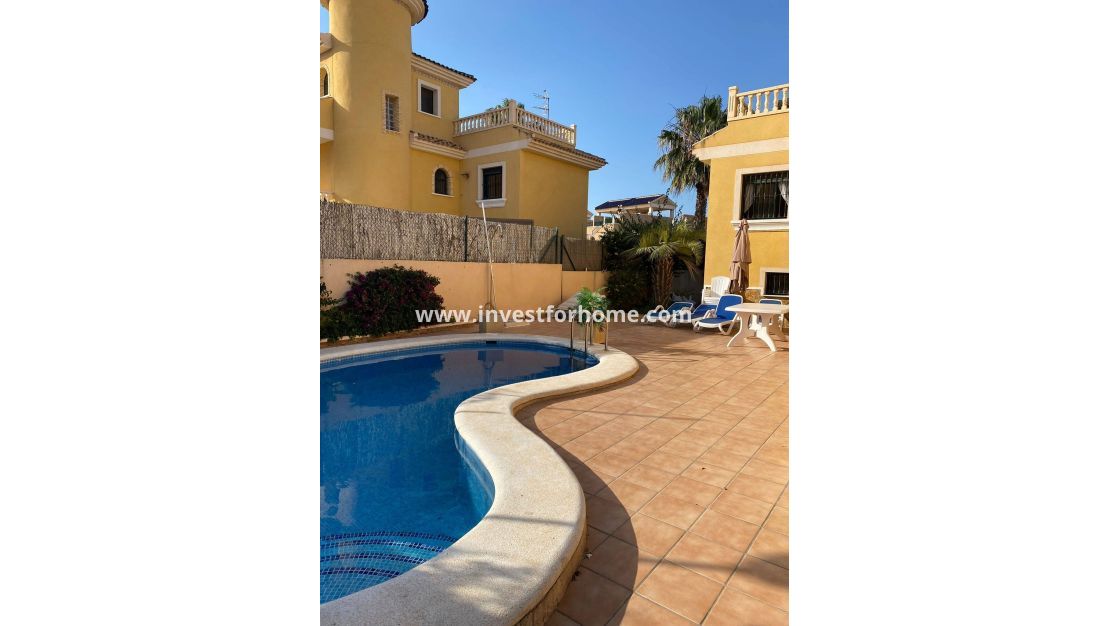 Verkoop - Villa - Orihuela Costa - Villamartín-las Filipinas