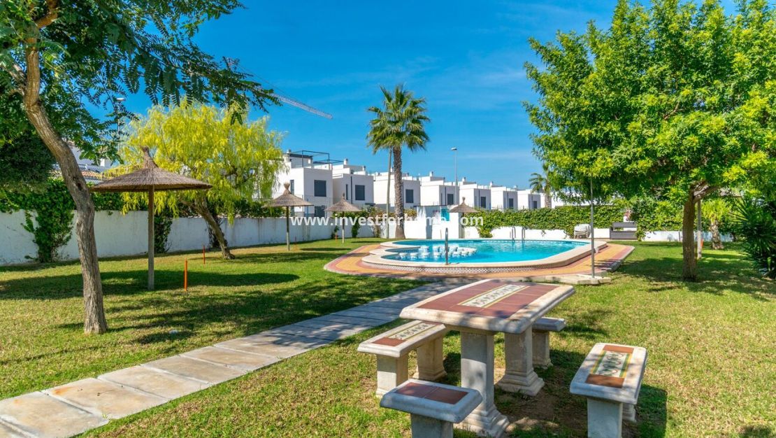 Verkoop - Villa - Orihuela Costa - Villamartin