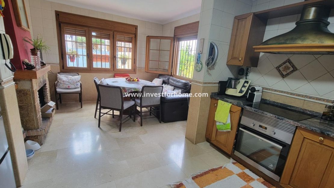 Verkoop - Villa - Torrevieja - aguas nuevas