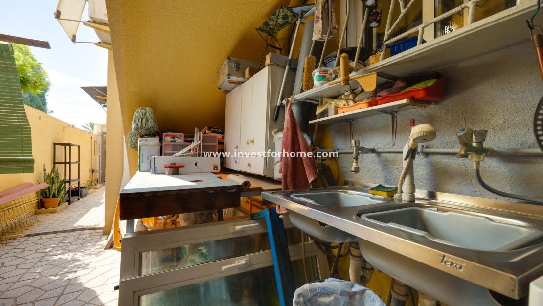 Verkoop - Villa - Torrevieja - aguas nuevas