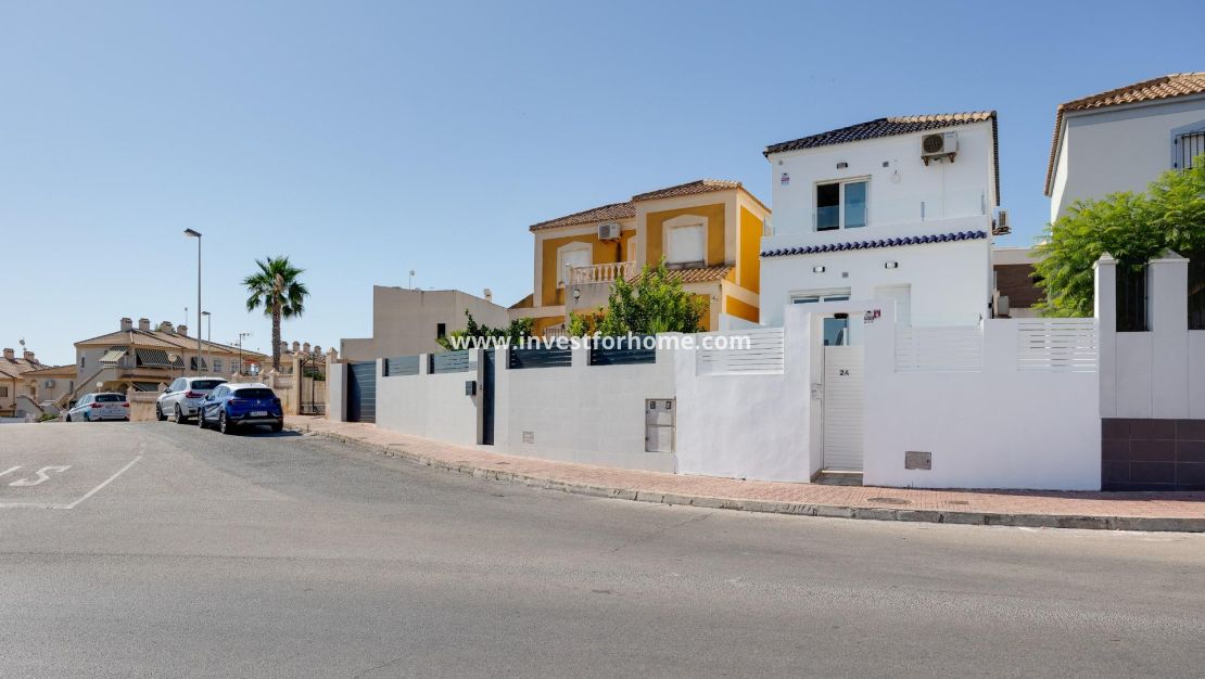 Verkoop - Villa - Torrevieja - aguas nuevas