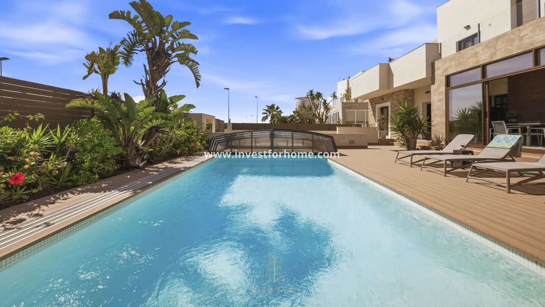 Verkoop - Villa - Torrevieja - aguas nuevas