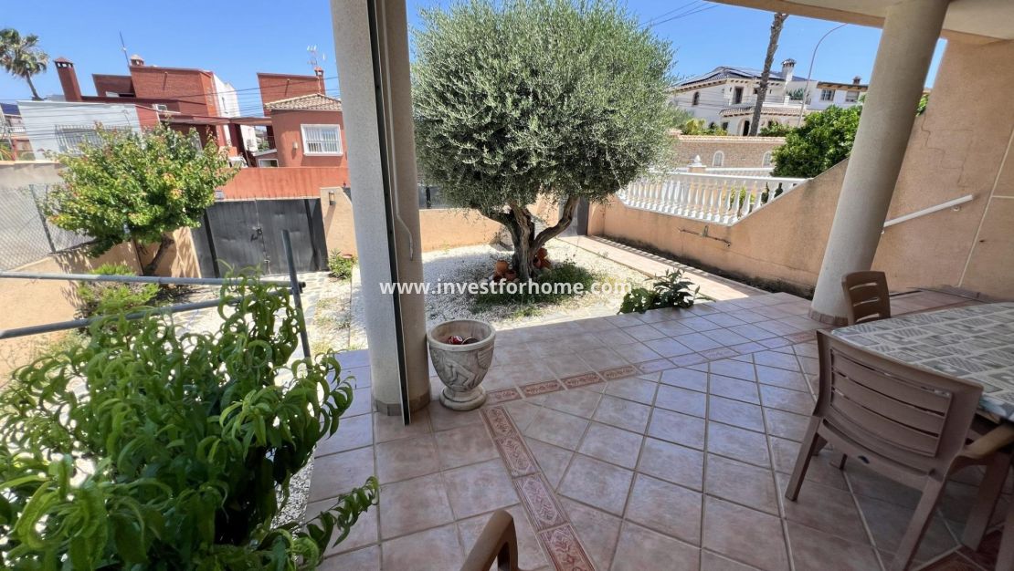 Verkoop - Villa - Torrevieja - aguas nuevas