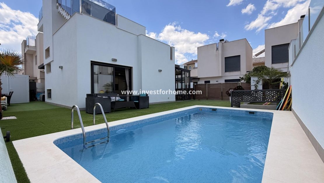 Verkoop - Villa - Torrevieja - aguas nuevas