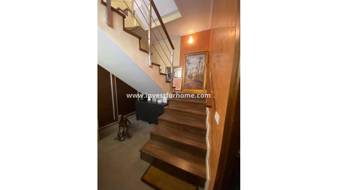 Verkoop - Villa - Torrevieja - Centro - Muelle Pesquero