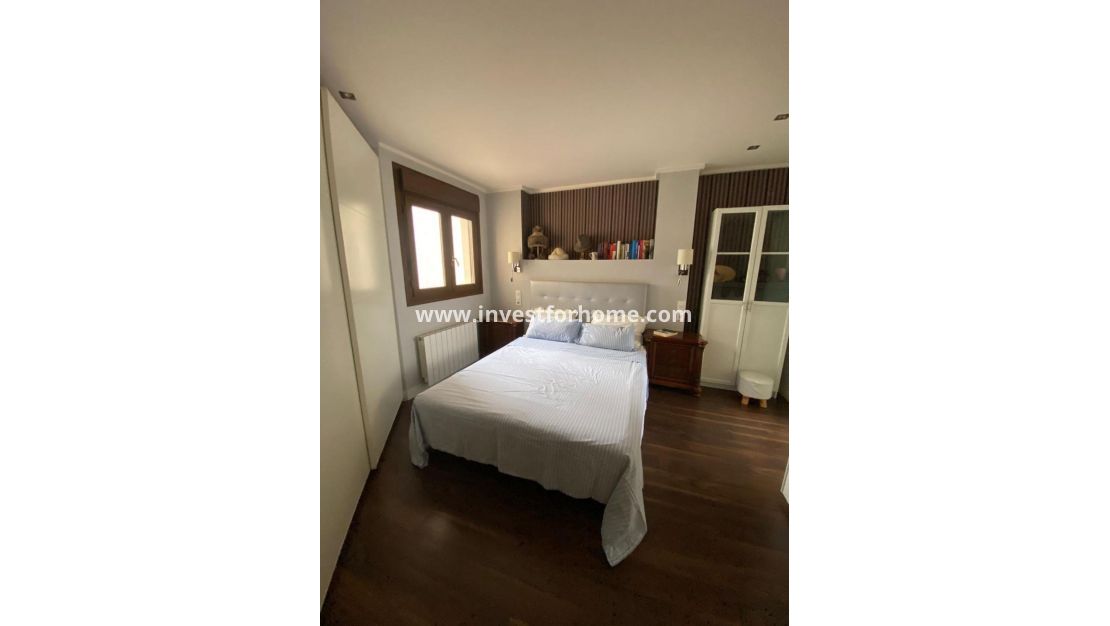 Verkoop - Villa - Torrevieja - Centro - Muelle Pesquero