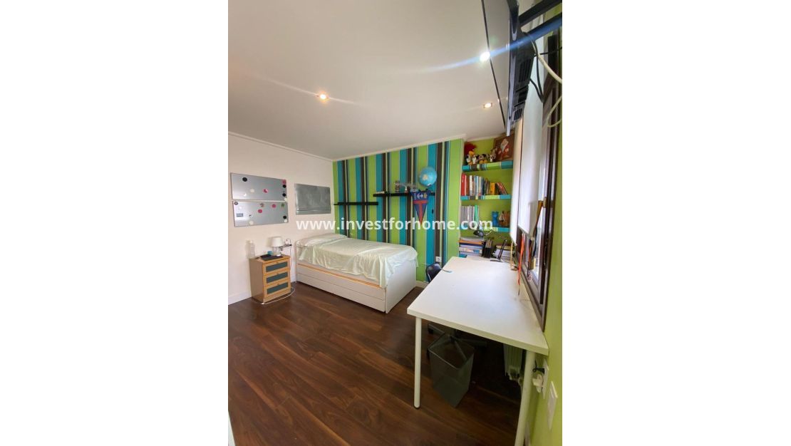 Verkoop - Villa - Torrevieja - Centro - Muelle Pesquero