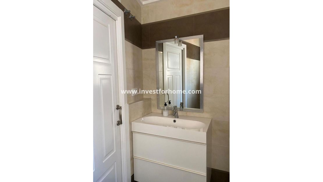 Verkoop - Villa - Torrevieja - Centro - Muelle Pesquero