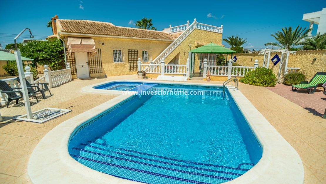 Verkoop - Villa - Torrevieja - Costa Blanca