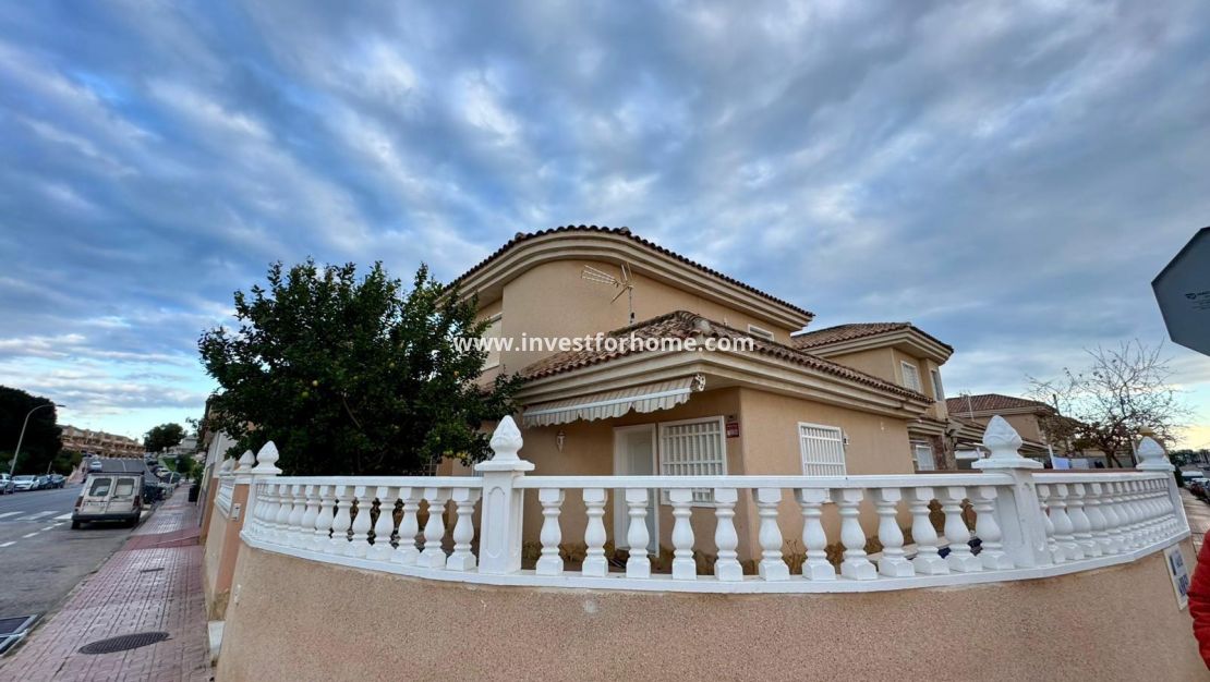 Verkoop - Villa - Torrevieja - Costa Blanca