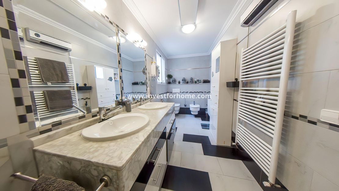 Verkoop - Villa - Torrevieja - Costa Blanca