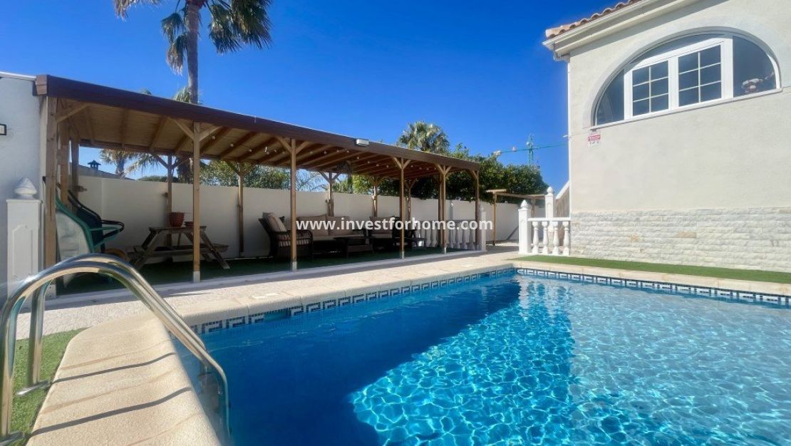 Verkoop - Villa - Urb. La Marina - Inland