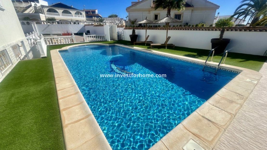 Verkoop - Villa - Urb. La Marina - Inland