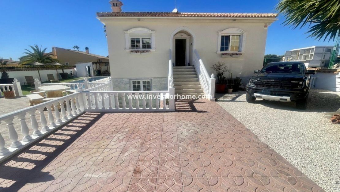 Verkoop - Villa - Urb. La Marina - Inland