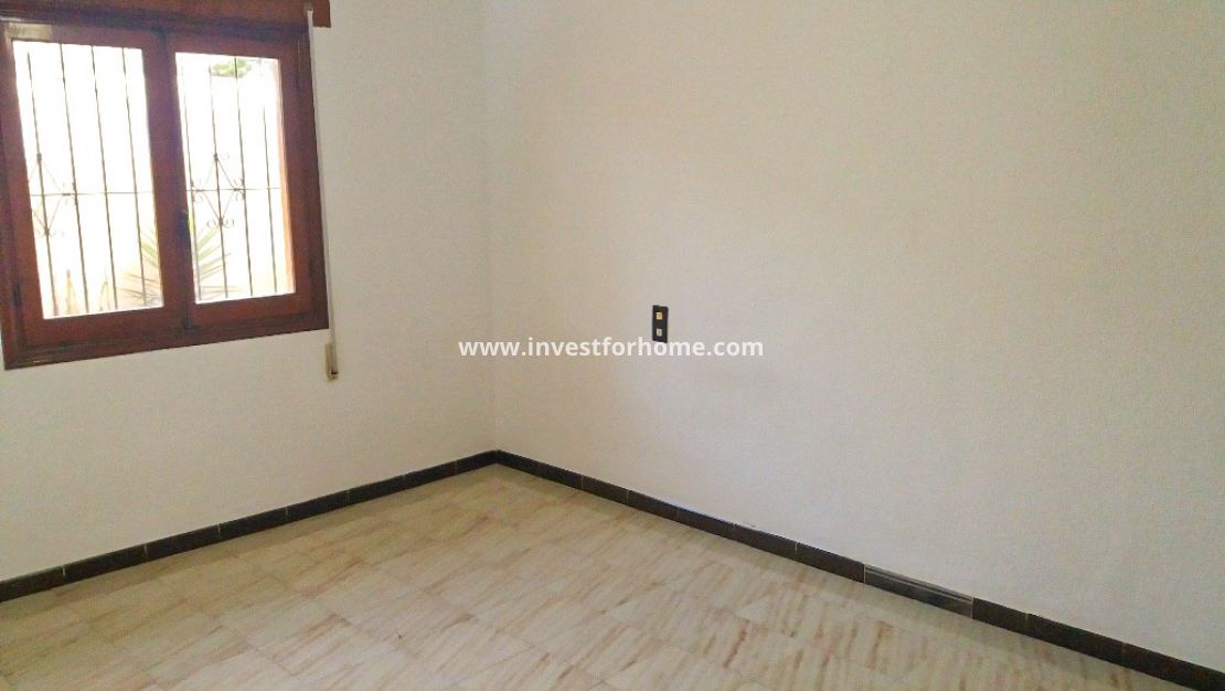 villa, a vendre, la florida, la siesta, la torreta, avec jardin, solarium, Torrevieja