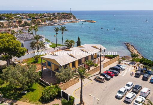 Villa - Försäljning - Orihuela Costa - Cabo Roig