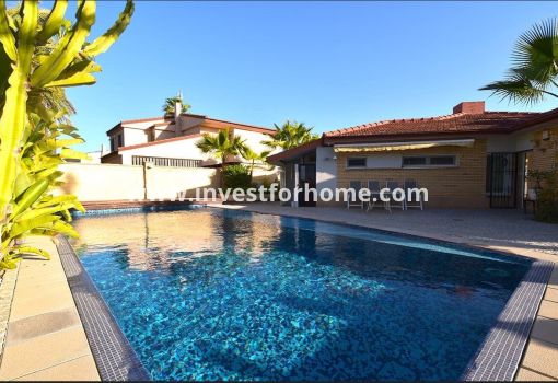 Villa - Försäljning - Orihuela Costa - La Zenia