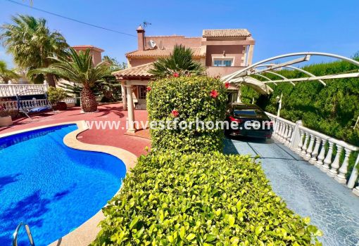 Villa - Försäljning - Torrevieja - Los Balcones - Los Altos Del Edén