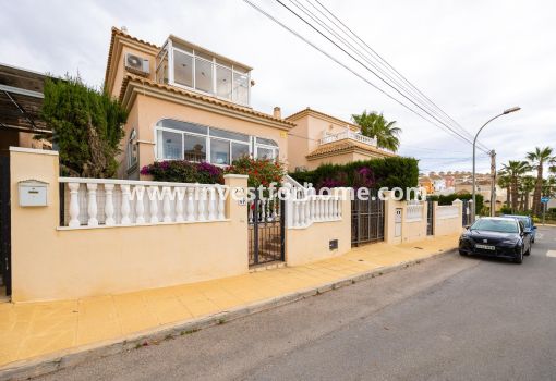 Villa - Sale - Orihuela Costa - Villamartín
