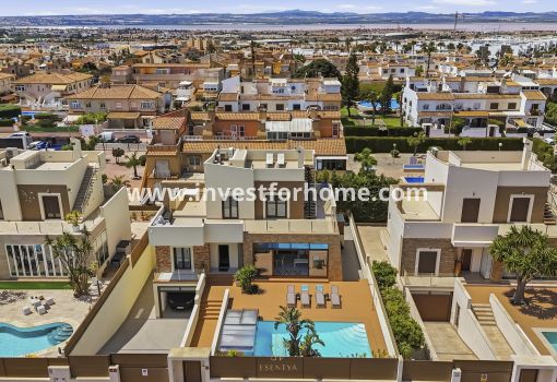 Villa - Sale - Torrevieja - aguas nuevas