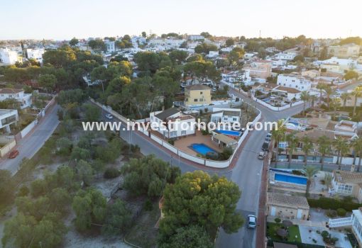 Villa - Vente - Torrevieja - Los Balcones - Los Altos Del Edén