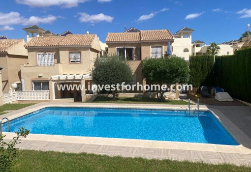 Villa - Verkoop - Orihuela Costa - Inland