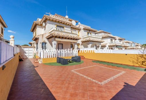 Villa - Verkoop - Orihuela Costa - Lomas de Cabo Roig