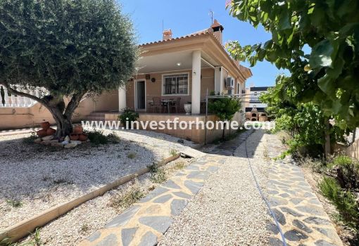 Villa - Verkoop - Torrevieja - aguas nuevas