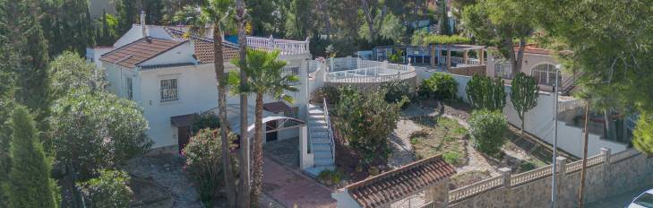 Chalet independiente en Los Balcones, Torrevieja, con gran parcela y piscina privada